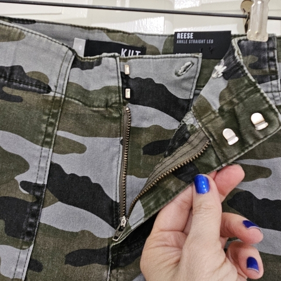 KUT From The Cloth Reese Camo Ankle Straight Leg Ankle Zip Pant Size 0 - Picture 13 of 17